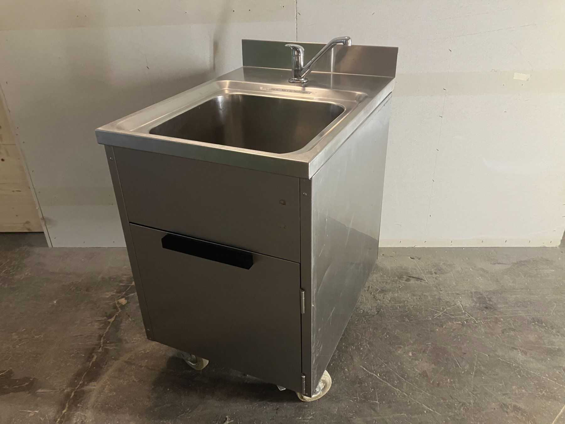 Spülbecken & Waschbecken: Profi Gastro Edelstahl Spühle ab 1.- – Gebraucht aus Lichtensteig von Buy24International