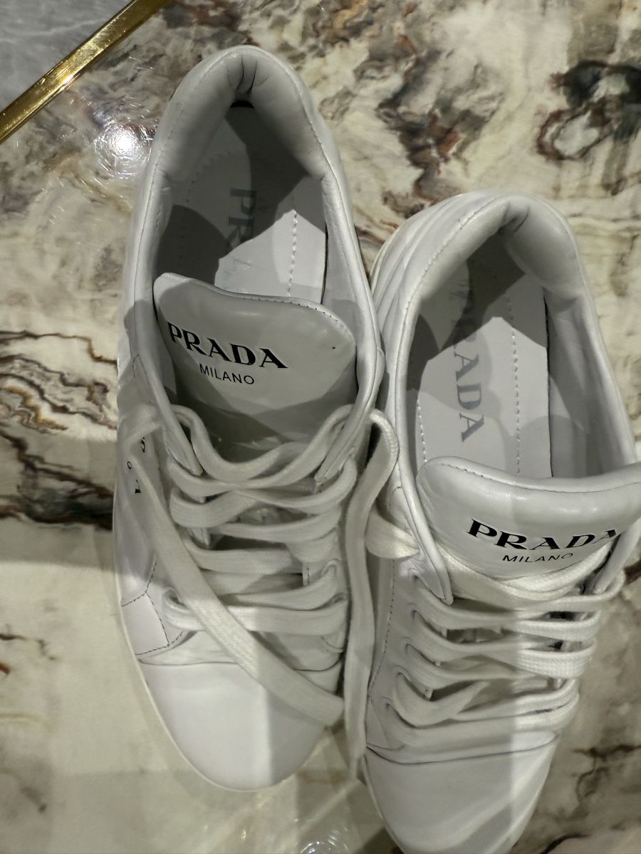 Scarpe da donna: Prada Baskets en cuir blanc T 37.5 - État impeccable! – Usato da Studen BE venduto da kim_d27q 2