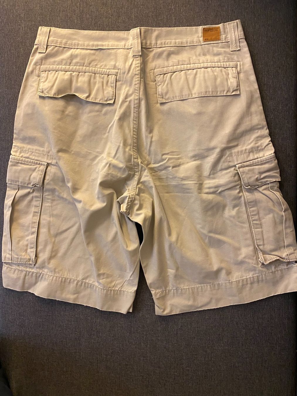 Levi's Pantaloni: LEVI'S RED TAB Herren Cargo-Shorts – Usato da Langnau am Albis venduto da cre_tr6k 1