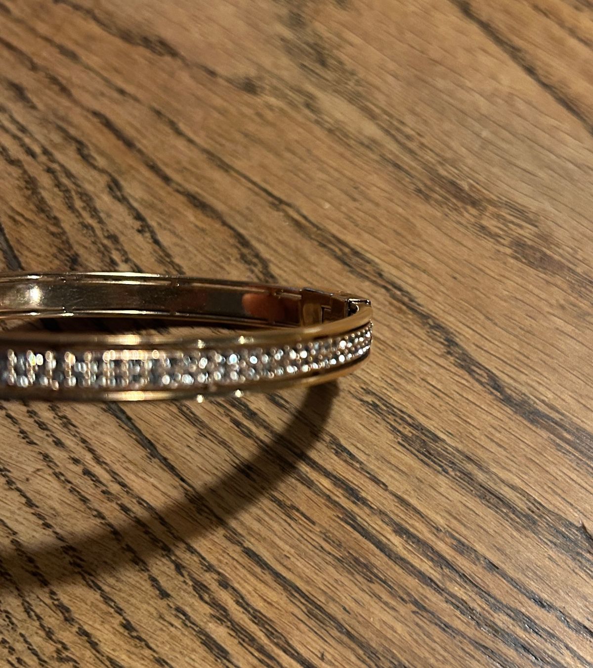 Fossil Armbänder & -reifen: Fossil Armreif goldfarben mit Steinchen – Gebraucht aus Bern von cip_v9xh