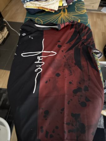 T-Shirt Herren Design Rot Schwarz Grösse L guter Zustand