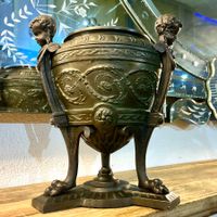 NAPOLEON III FRANCE VASE ZINKGUSS PORZELLAN UM 1870, TOP