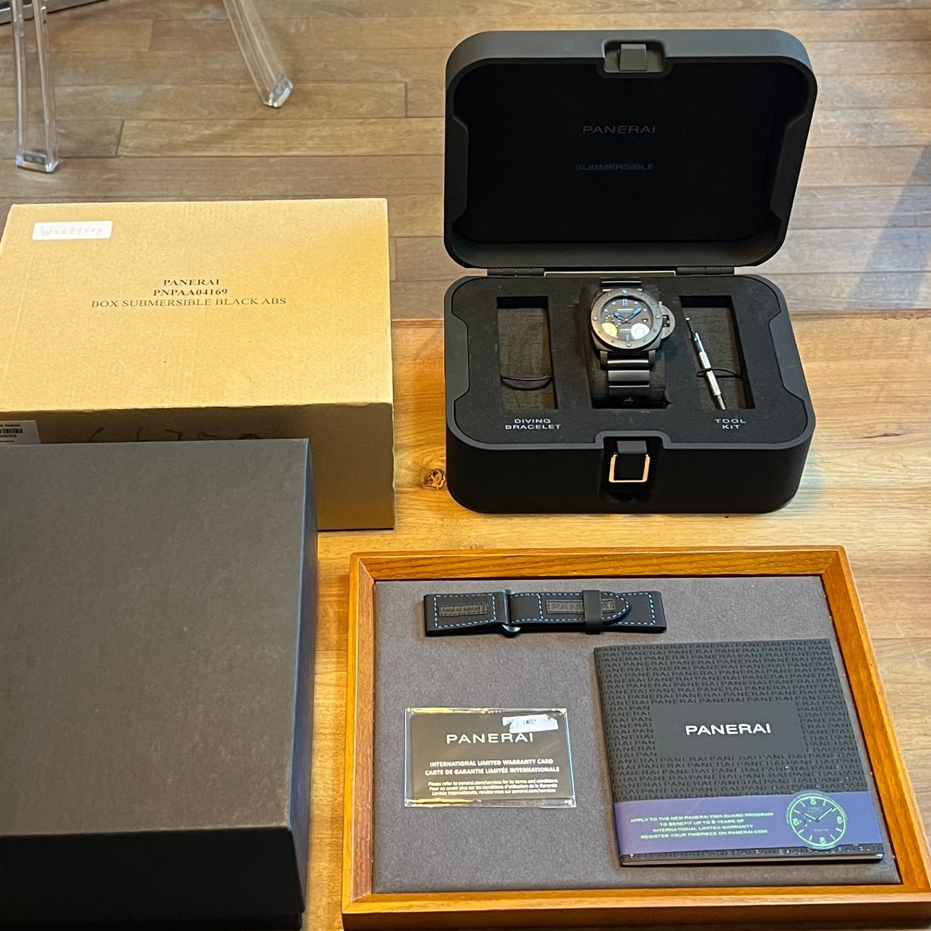 Panerai Montres: FLASH SALE Panerai Submersible Carbotech Full Set PAM01616 – D'occasion à Carouge GE par Watchaser 9