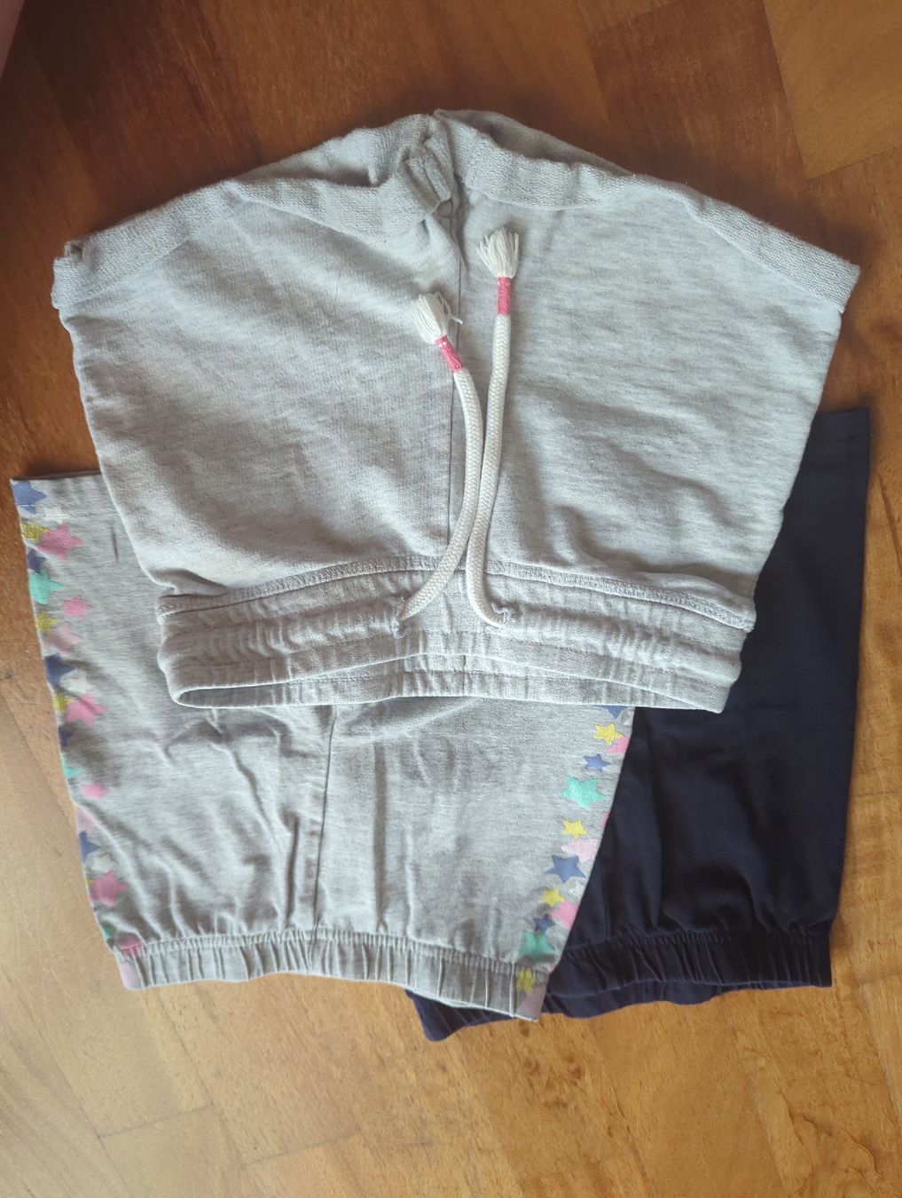 Ensembles coordonnés: Shorts Gr. 110 – D'occasion à Eglisau par raf_hn2x