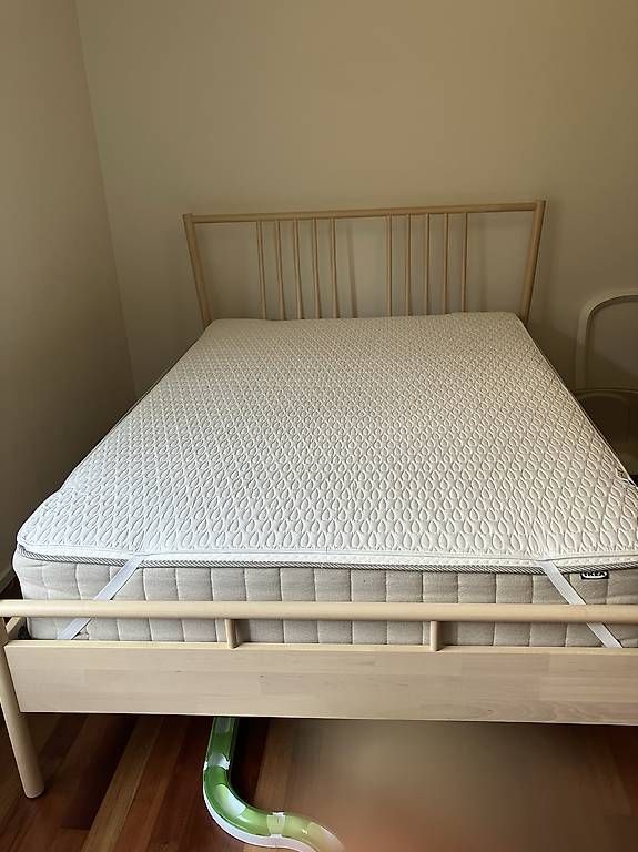 Letti: Vendo letto e comodino – Usato da Corzoneso venduto da zan_9tt8