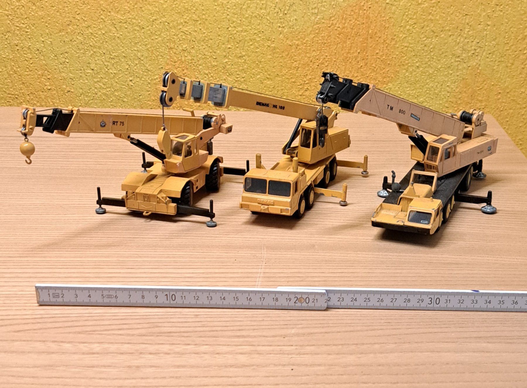 Kit di modellismo & Modellini statici: NZG Modelle  3 Stück – Usato da Dietlikon venduto da kosta.katoglou 3