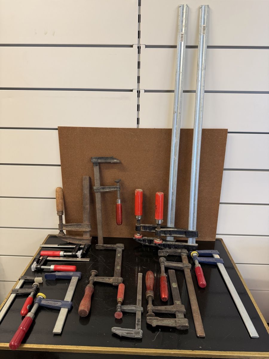 Tutti gli attrezzi: Grand Lot de serre-joints professionnels  – Usato da montreux venduto da Always-Good
