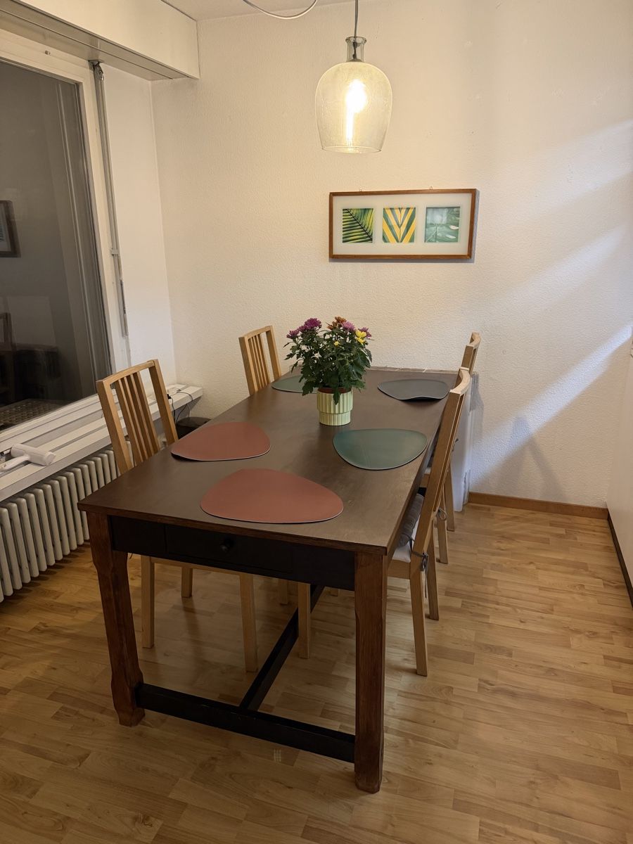 Set de table et chaises: Tisch + 4 Stühle – D'occasion à Zürich par can_5mdb