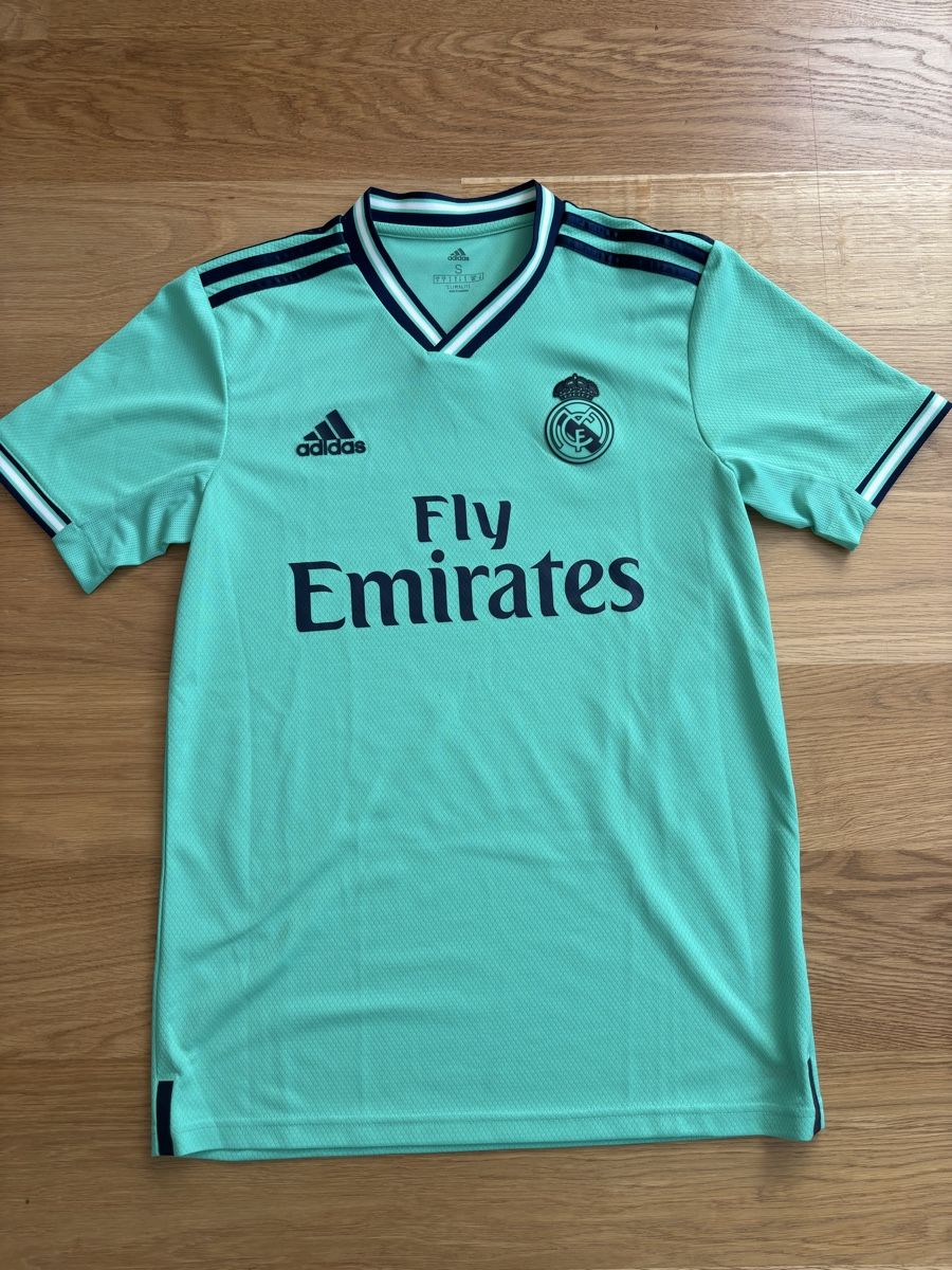 Real Madrid Canottiere & Pantaloni: Real Madrid Trikot – Usato da Schwyz venduto da Lu_cazz