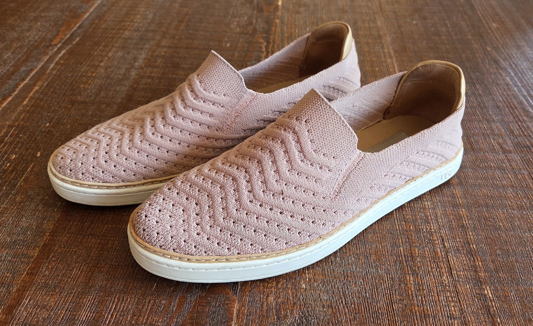Ugg Damenschuhe: Slipper UGG Gr. 39 – Neu (gemäss Beschreibung) aus Balsthal von Chribo