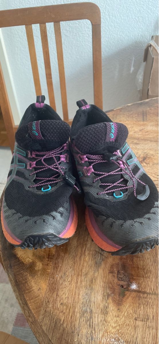 Asics Chaussures femmes: Chaussures de trail Asics 38 – D'occasion à Savièse par rey_hcl6