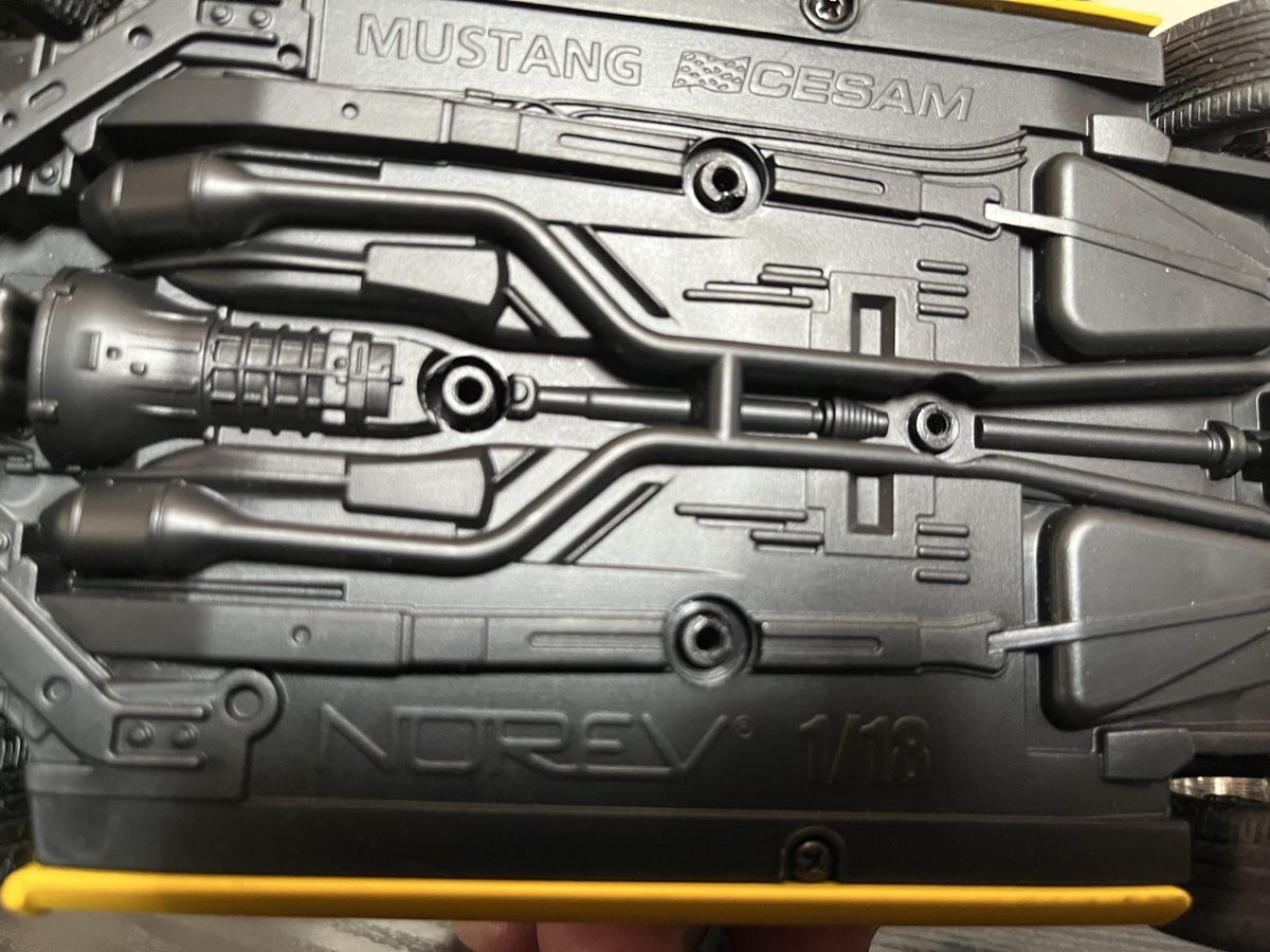 Ford Voitures modèles: Ford Mustang 1:18 Norev – D'occasion à Rümlang par Papamoll4 6