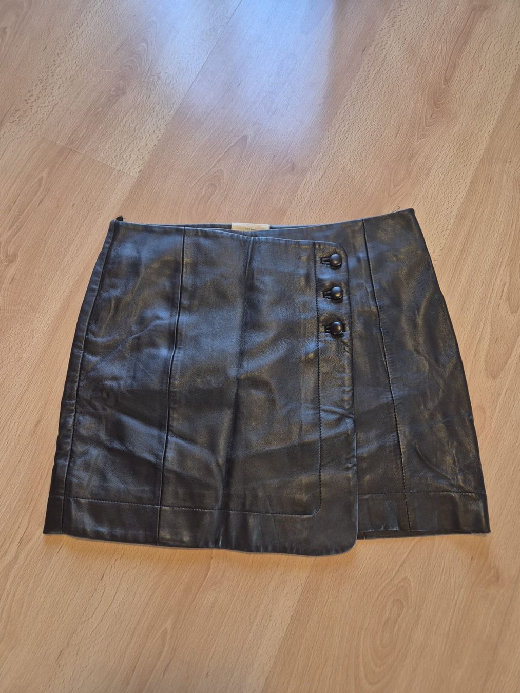 Sezane Jupes: Jupe en cuir noir Sézane, taille 36 – D'occasion à Épalinges par lola_vp_99