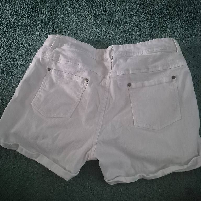 Pantaloni: Naturaline shorts S – Usato da Alpnach Dorf venduto da dlu_xh8z 2