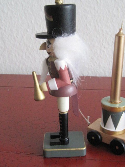 Bloomingville Tutte le decorazioni: Nussknacker mit Weihnachtszug – Usato da Basel venduto da cronat 5