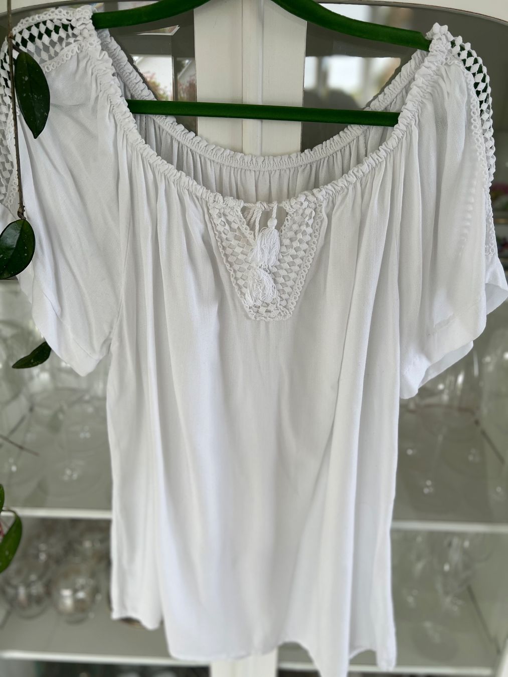 Camicette: Weisses Sommer Top mit Spitze, Gr. 44 – Usato da Ebmatingen venduto da Mistelu