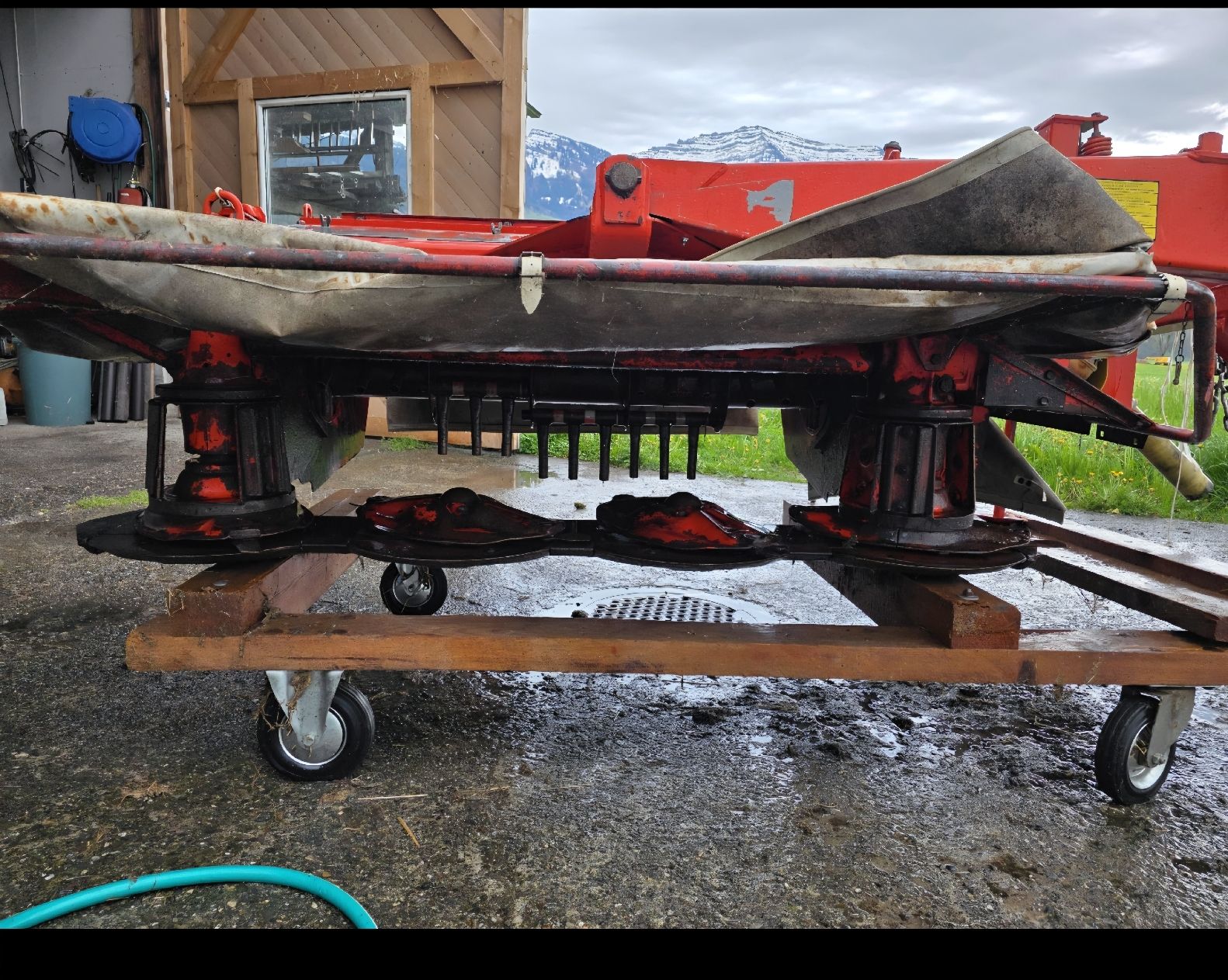Tutte le macchine: Kuhn Mähwerk mit Knicker – Usato da Kaltbrunn venduto da Amadisli1 2