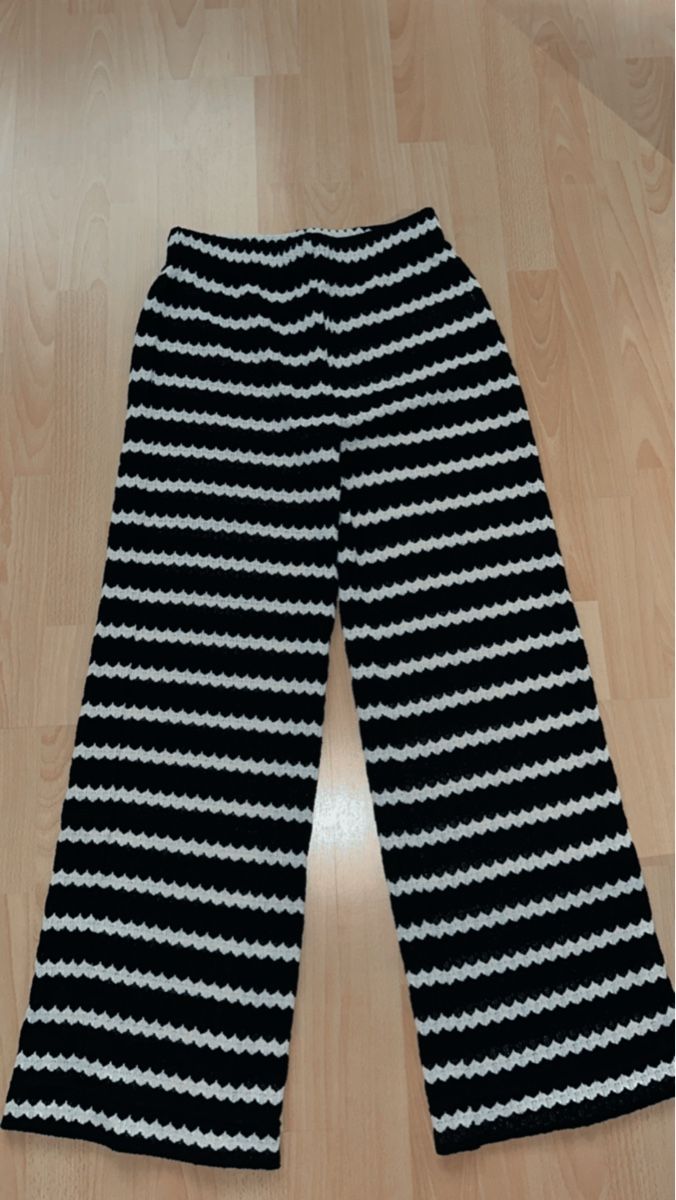 Pantaloni: Pantalon rayé noir et blanc, taille M – Nuovo (secondo la descrizione) da Bülach venduto da sar_j6bk