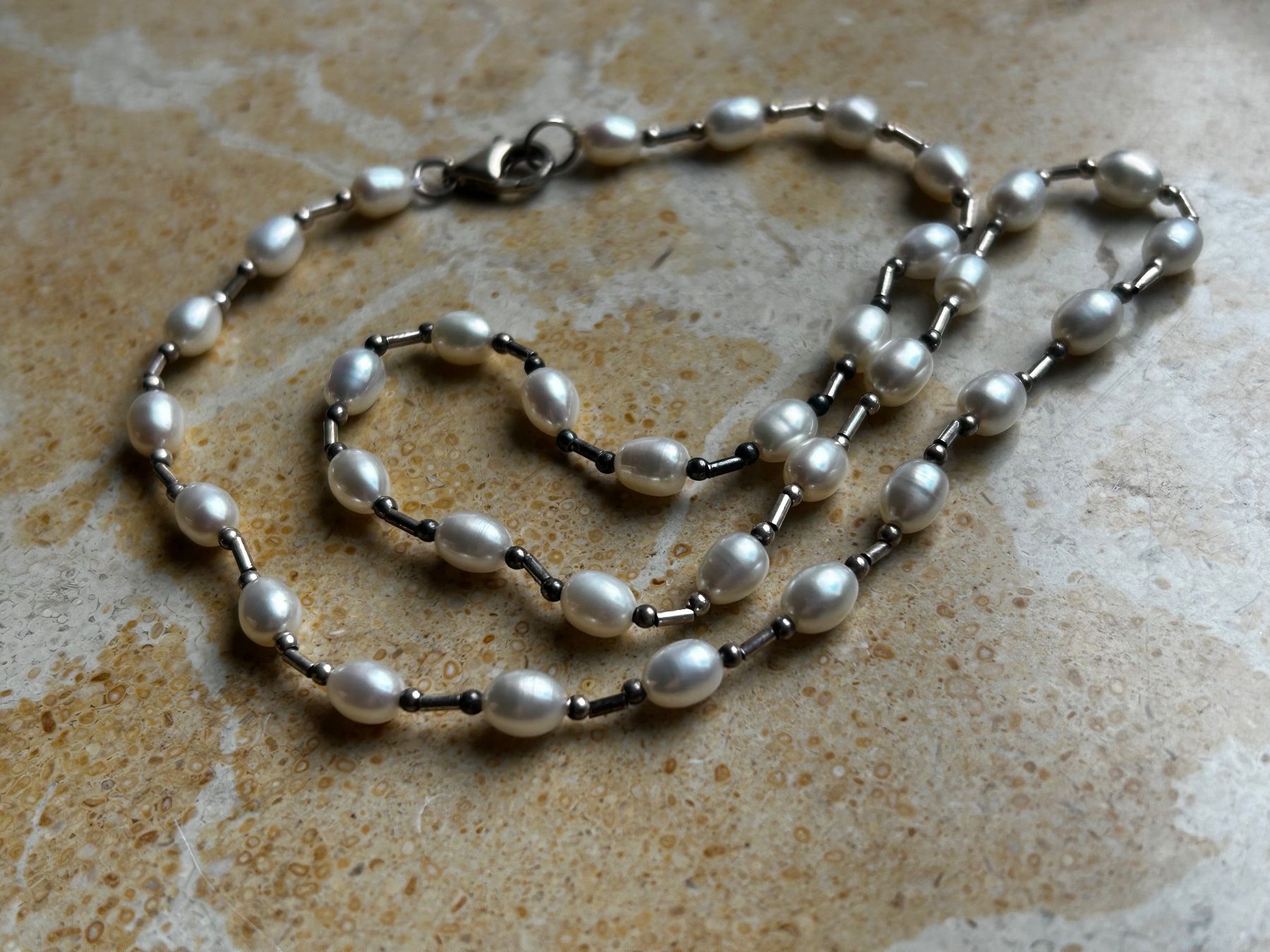 Ketten: Elegante Perlenkette, Silber, Süßwasserperlen 42cm – Gebraucht aus Dittingen von Bellevista 7