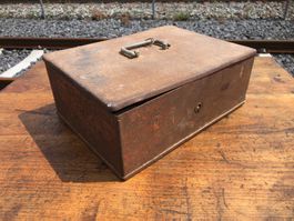 Schöne, alte Geldkassette, mit viel Patina