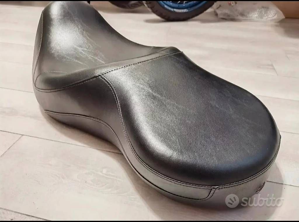 Toutes les pièces détachées moto: Sella Harley Davidson Dyna  – D'occasion à Losone par mar_n5ds 2