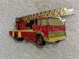 Ansteckpin 159: Feuerwehr LKW