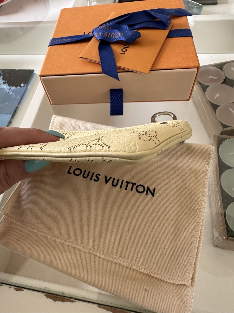 Louis Vuitton Portachiavi: Louis Vuitton porte cles mahina leather – Usato da Mendrisio venduto da ketolin 3