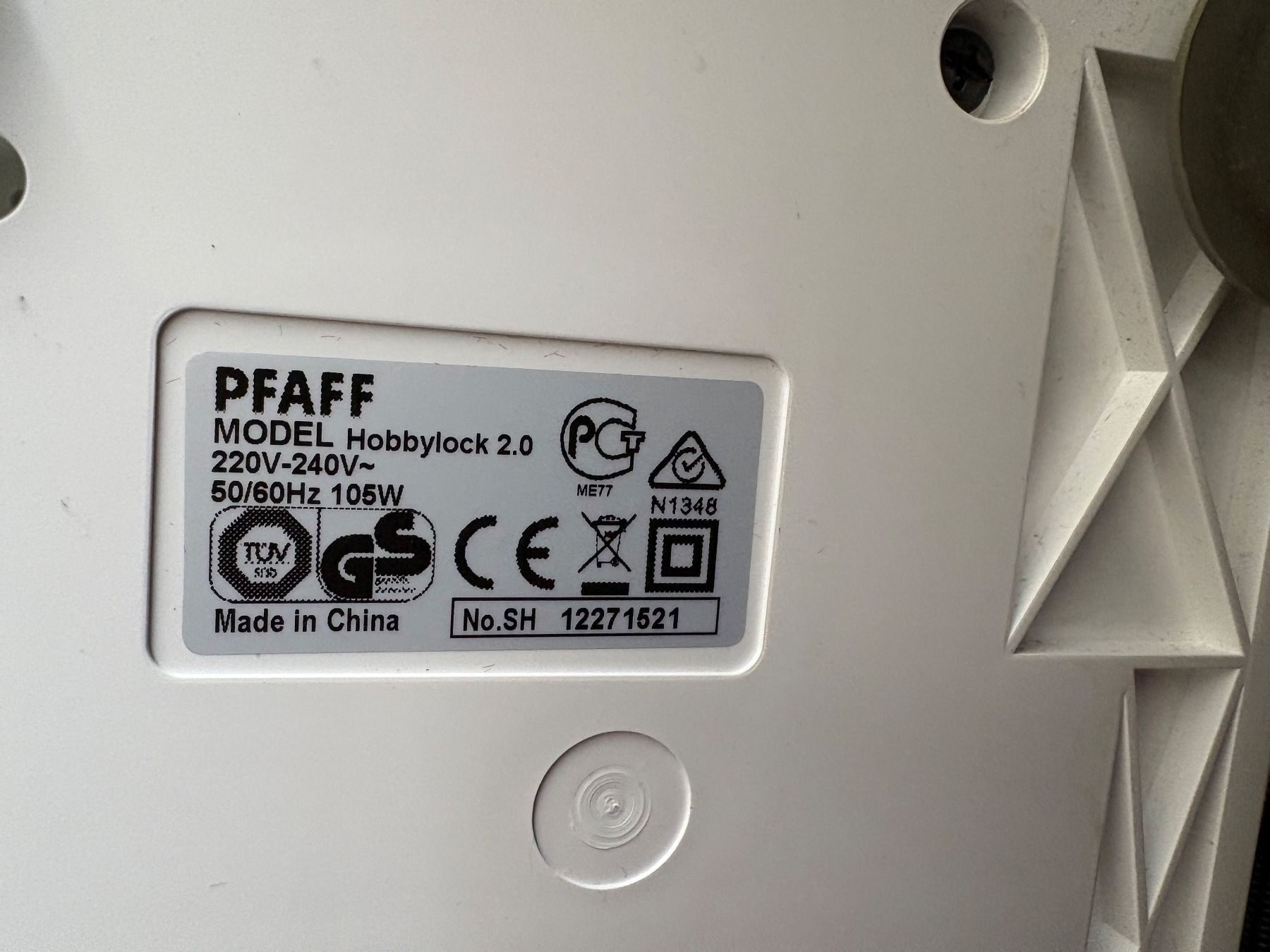 Pfaff Macchine da cucire: Pfaff Hobbylock 2.0 Overlock-Nähmaschine – Usato da Lausen venduto da sen_jm7c 9
