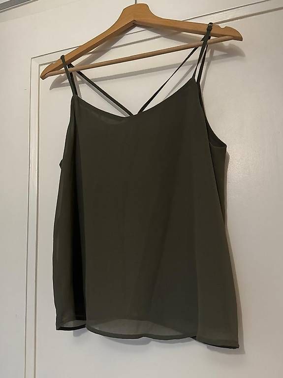 Top: Haut kaki Only - Taille 36 – Usato da Les Acacias venduto da DeborahK03