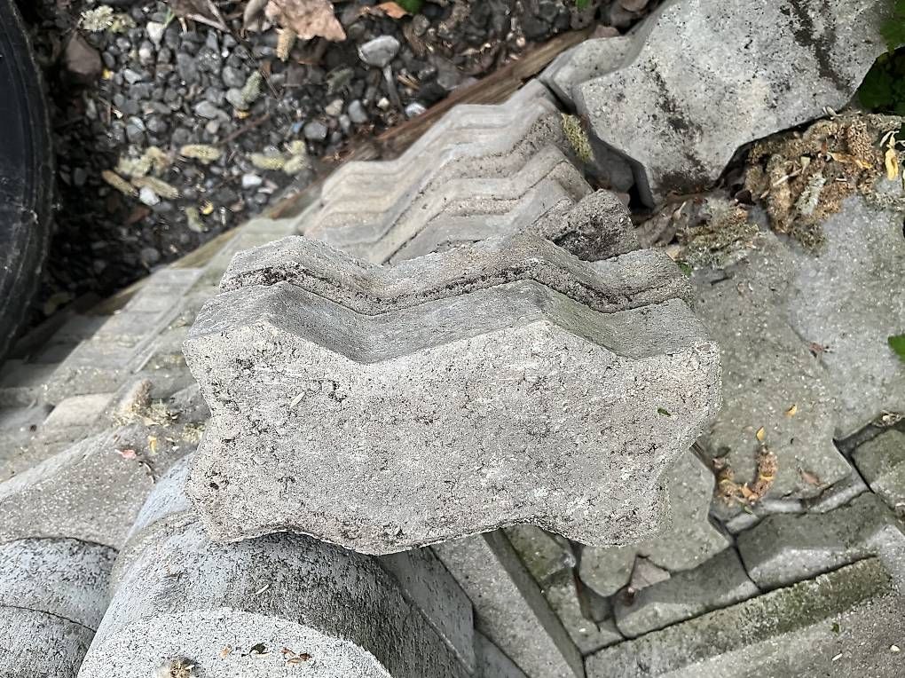 Steine & Dachziegeln: Gartensteine – Gebraucht aus Bad Ragaz von 7205 2