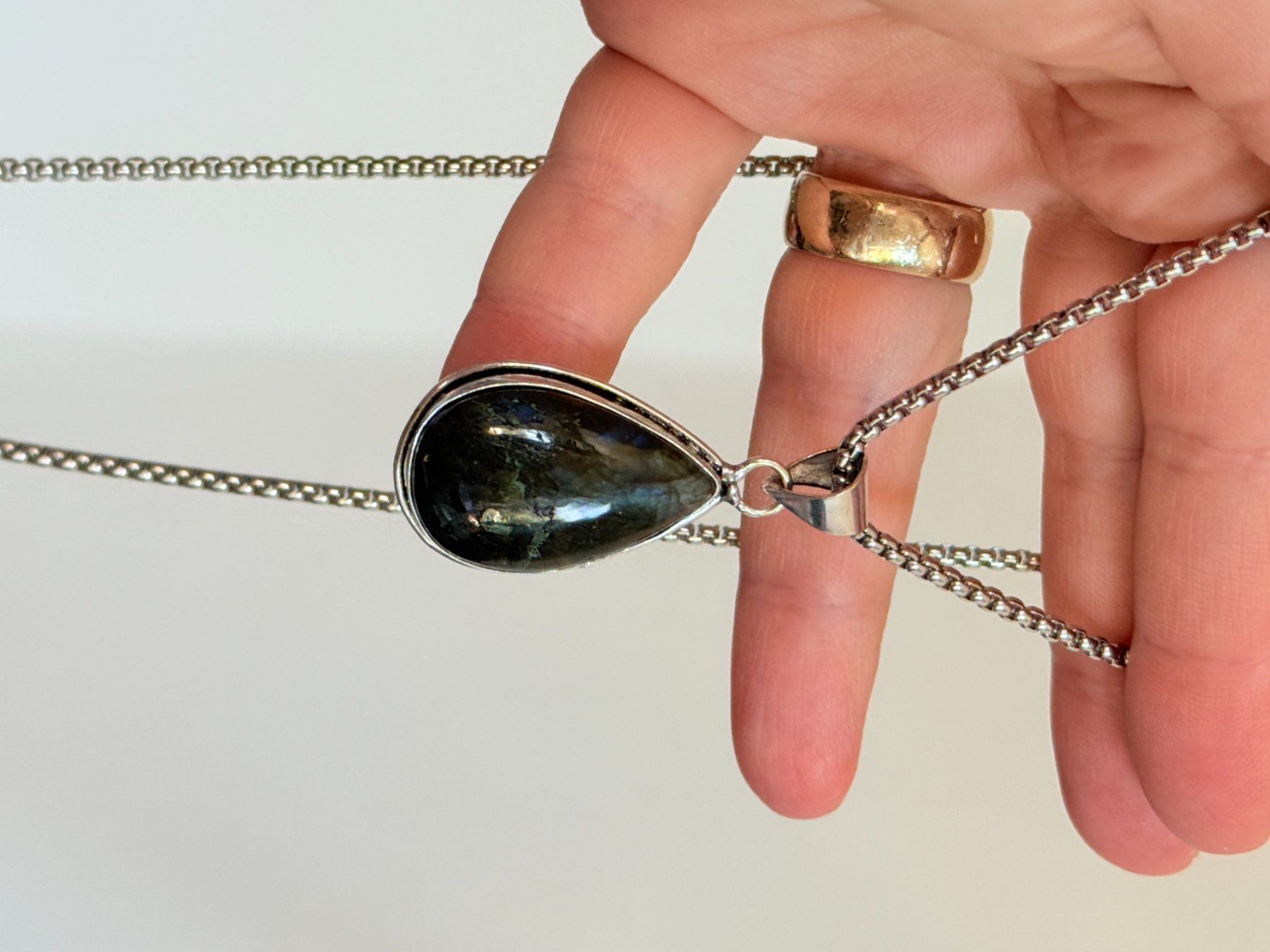 Catenine: Collier vintage avec pendentif pierre Labradorite – Nuovo e nell'imballaggio originale da Genève venduto da AWWA 7