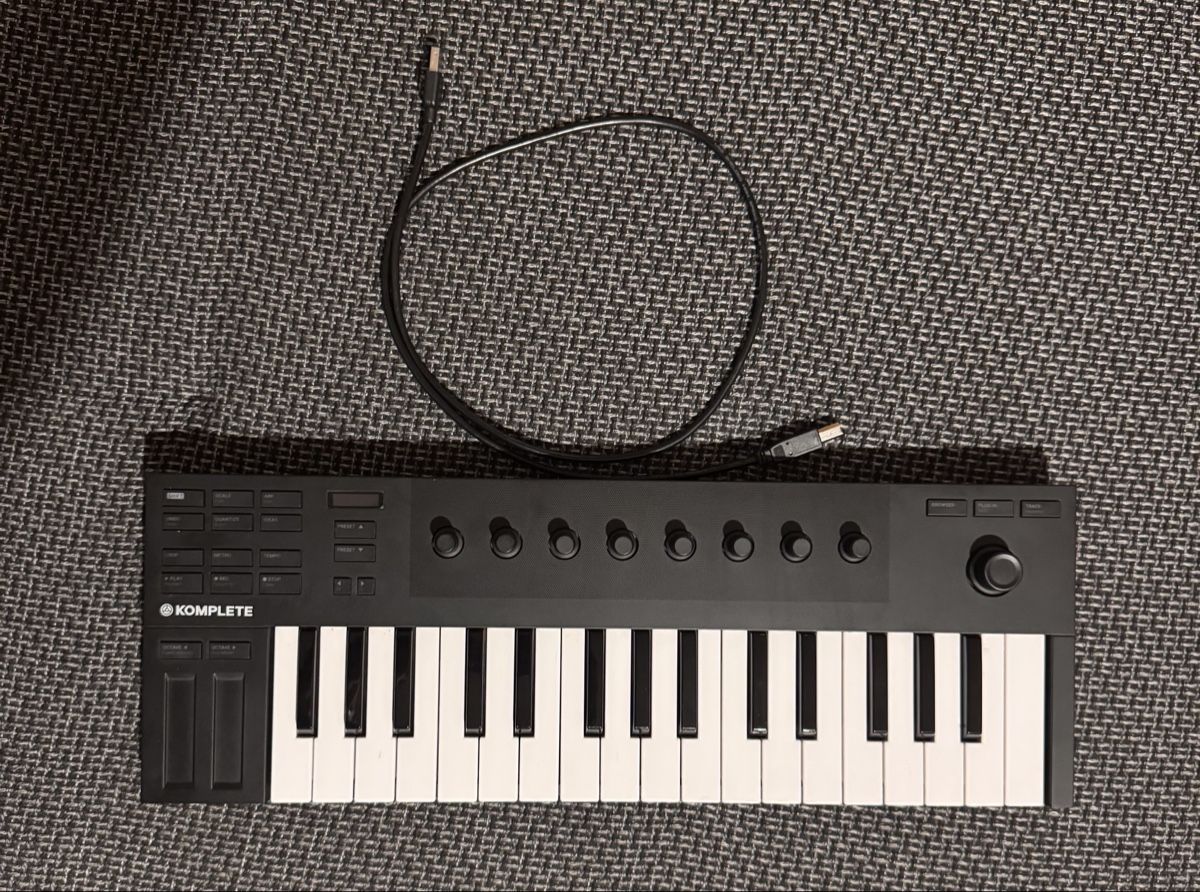 Native Instruments Strumenti musicali: Native Instruments Komplete Kontrol M32 USB MIDI Keyboard – Nuovo (secondo la descrizione) da Buchs SG venduto da Eduardomgl