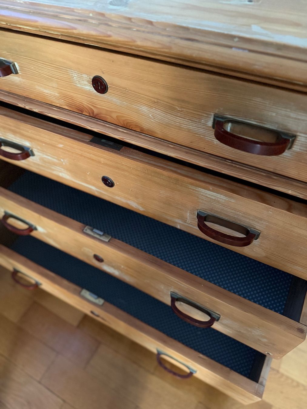 Commodes: Holzkommode – D'occasion à Zürich par A255949 1