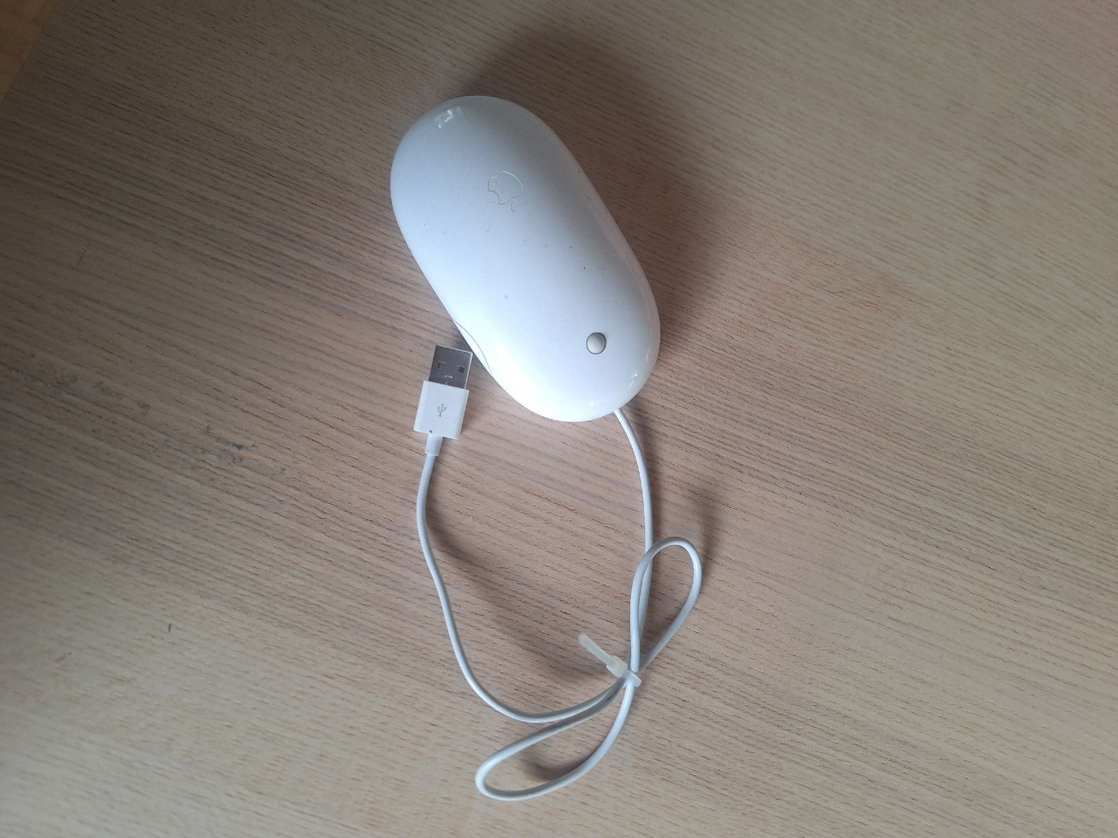 Apple Mouse: Apple Mighty Mouse kabelgebunden USB weiss Modell  – Usato da Schaffhausen venduto da RicardoSchaffhausen
