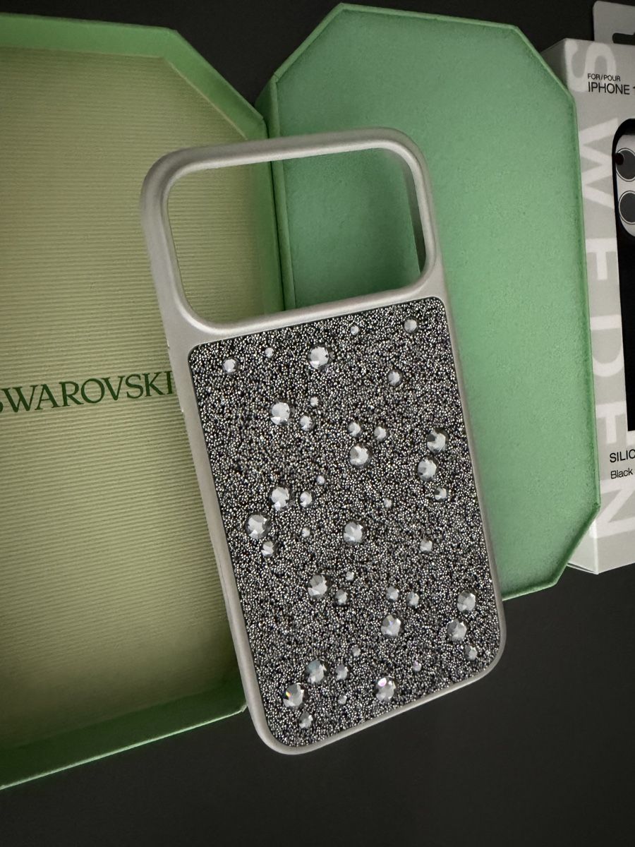 Swarovski Coques & Protection écran: Swarovski iPhone 17 Pro Max Schutzhüllen etc. – D'occasion à Therwil par as_good_as_new 4