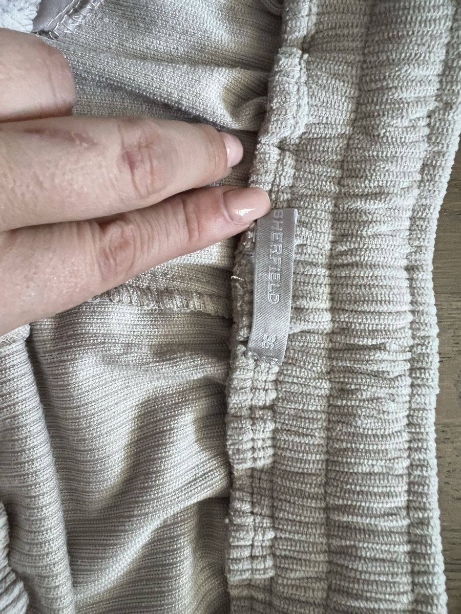 Pantaloni: Damen Hose gerippt – Usato da Kriens venduto da Luzernerin_K 8