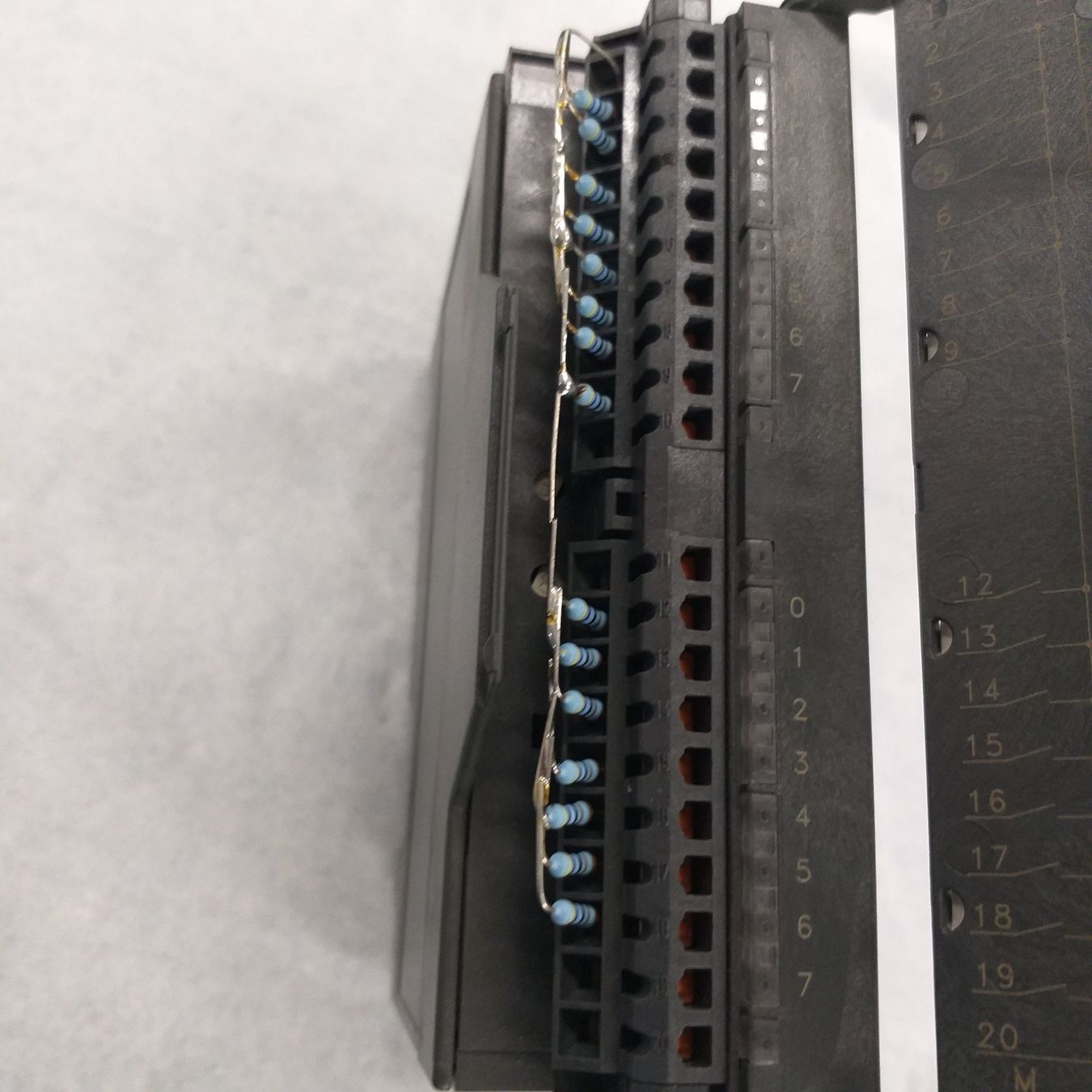 Siemens Componenti elettronici: Siemens S7-300 Modul SM321 16DI – Usato da Worben venduto da Cosmetique 1