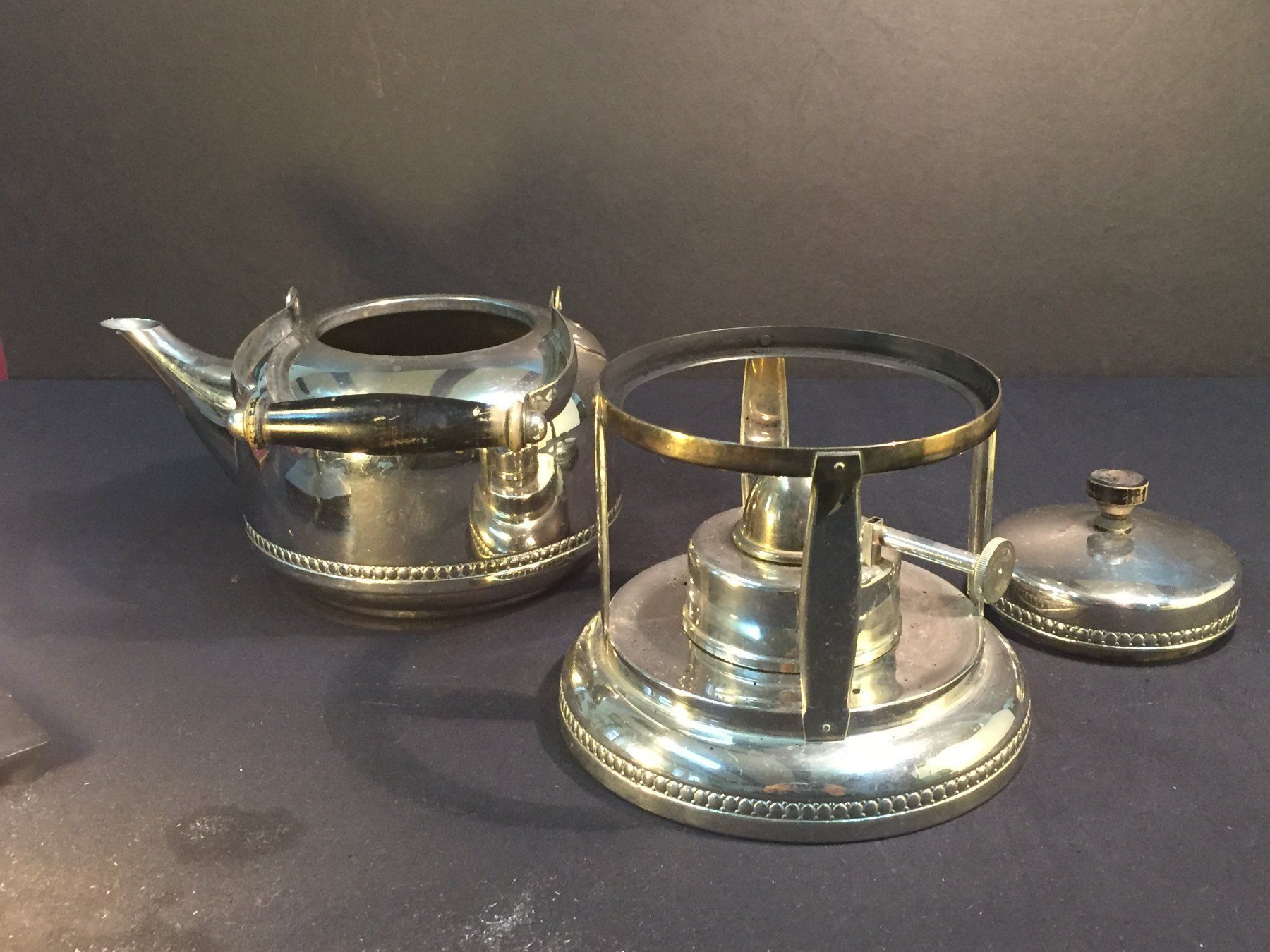 Teiere: Antike Teekanne mit Rechaud – Usato da Schaffhausen venduto da vintageville 3