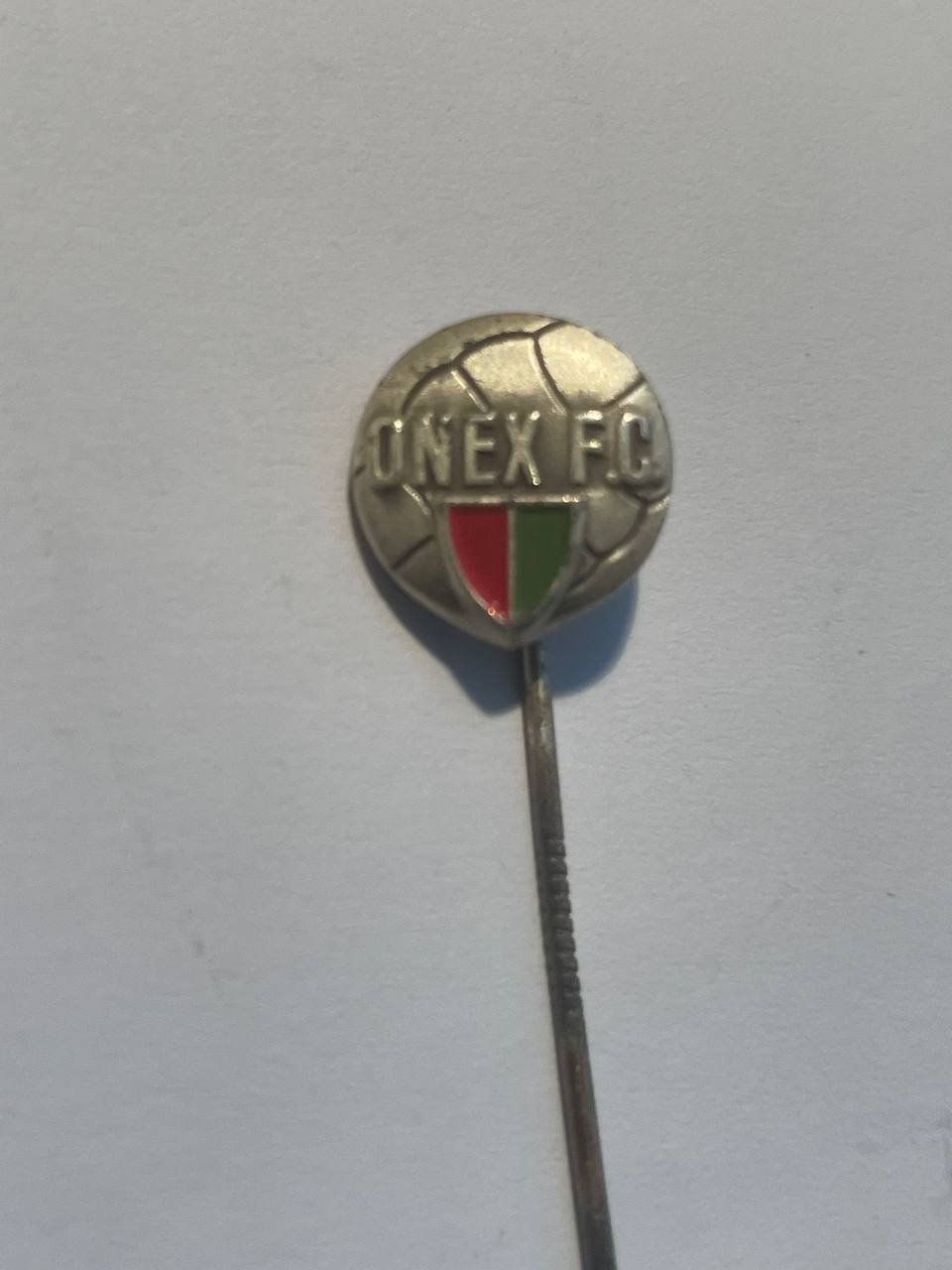 Placchette & Badge: 67. Anstecknadel - FC Onex – Usato da Luzern venduto da Irek 1