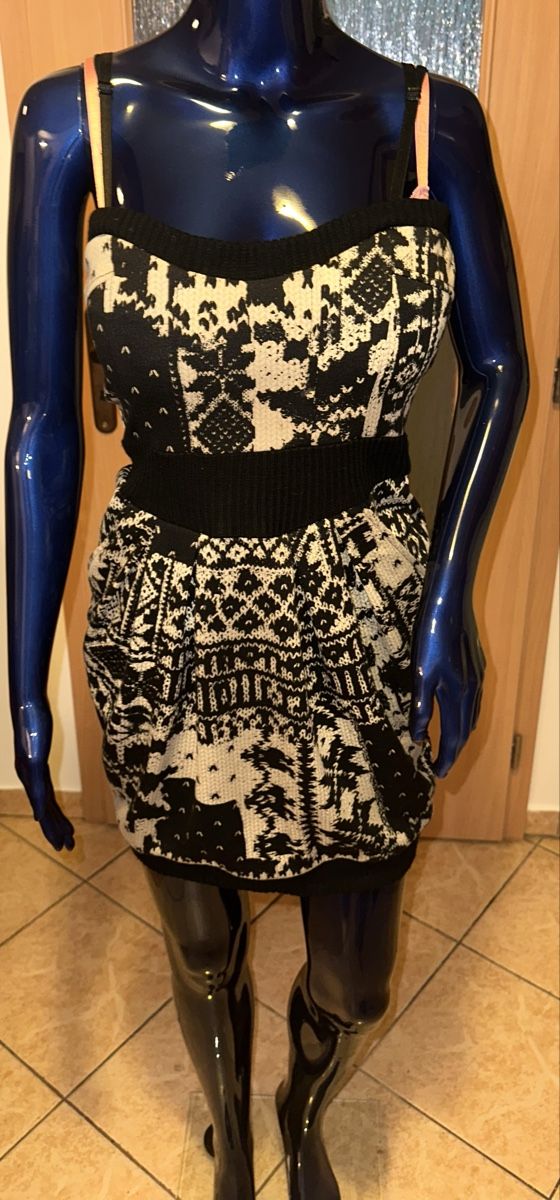 Vestiti: RINASCIMENTO KLEID GR. S – Usato da Unteraegeri venduto da MH203