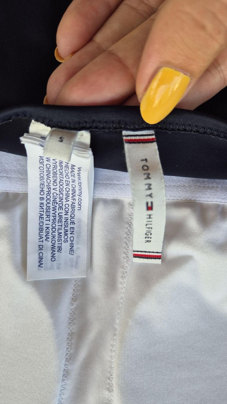 Tommy Hilfiger Badekleider & Bikinis: Badeanzug Tommy Hilfiger  – Neu (gemäss Beschreibung) aus Winterthur von ann_7lxx 1