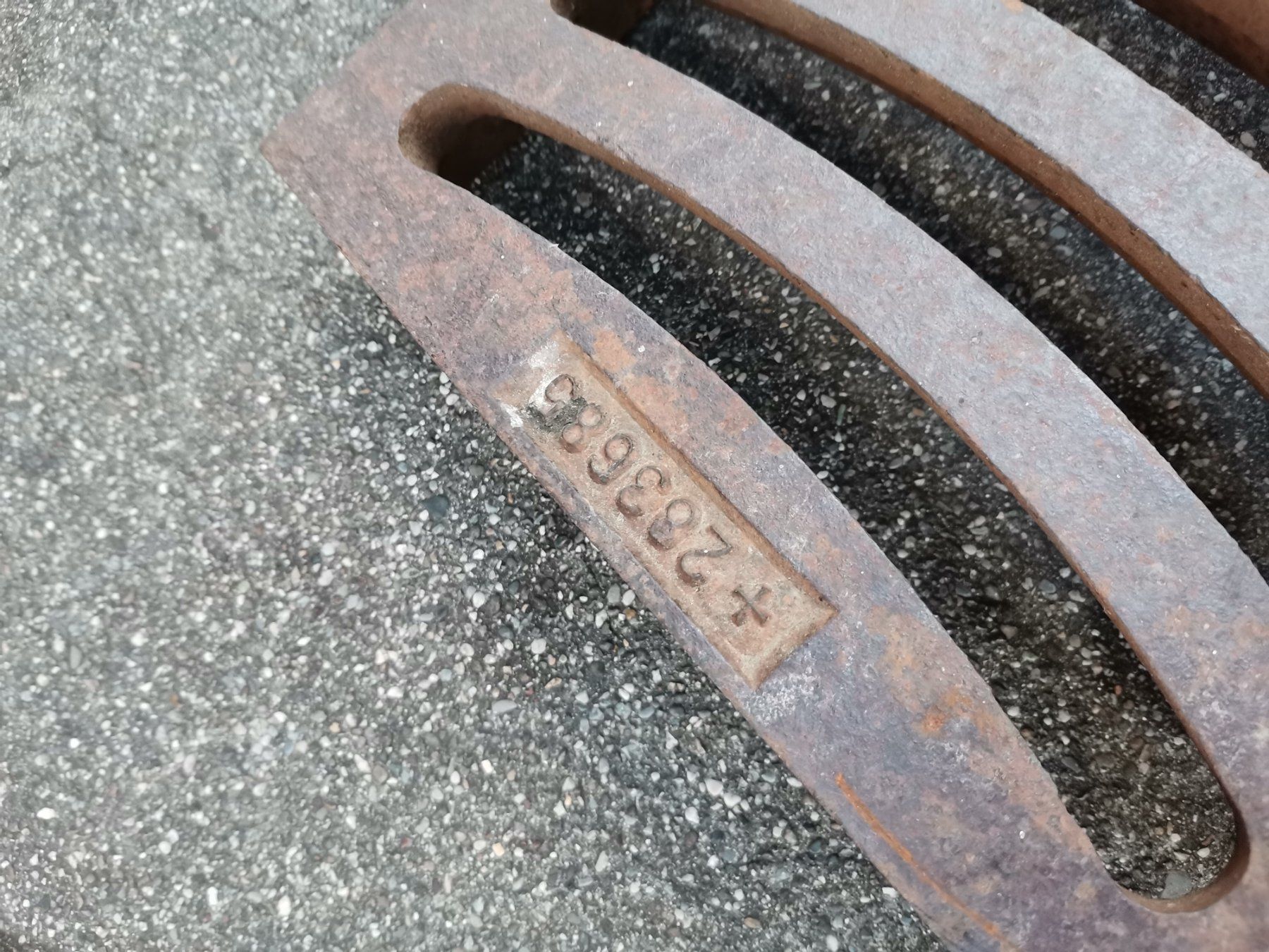 Gitter & Roste: Schachtdeckel, Dolendeckel, Von Roll, Strassenrost, Rost – Gebraucht aus Wiedlisbach von Kreislaufmaterial 2