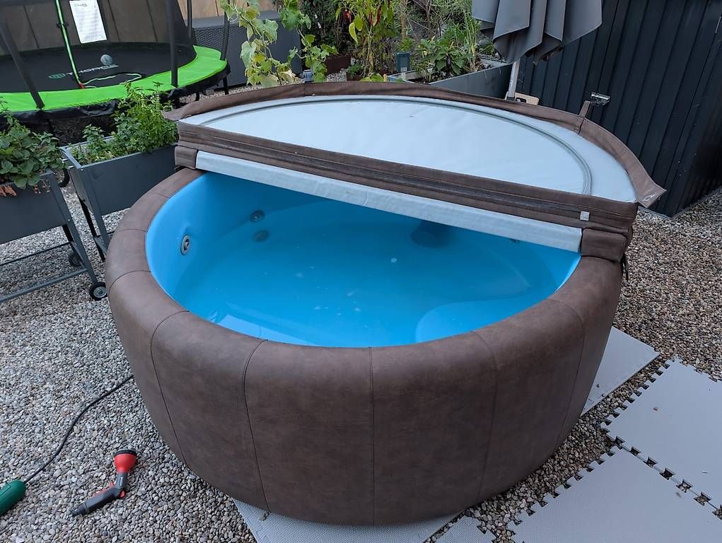 Whirlpool: Sehr gepflegter Whirlpool Softub Resort  – Usato da Immensee venduto da ser_8529