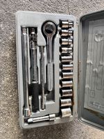Coffret de douilles et cliquet en bon état général