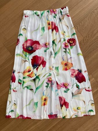 Sommerrock mit Blumenmuster, Grösse S, leicht und luftig 💐