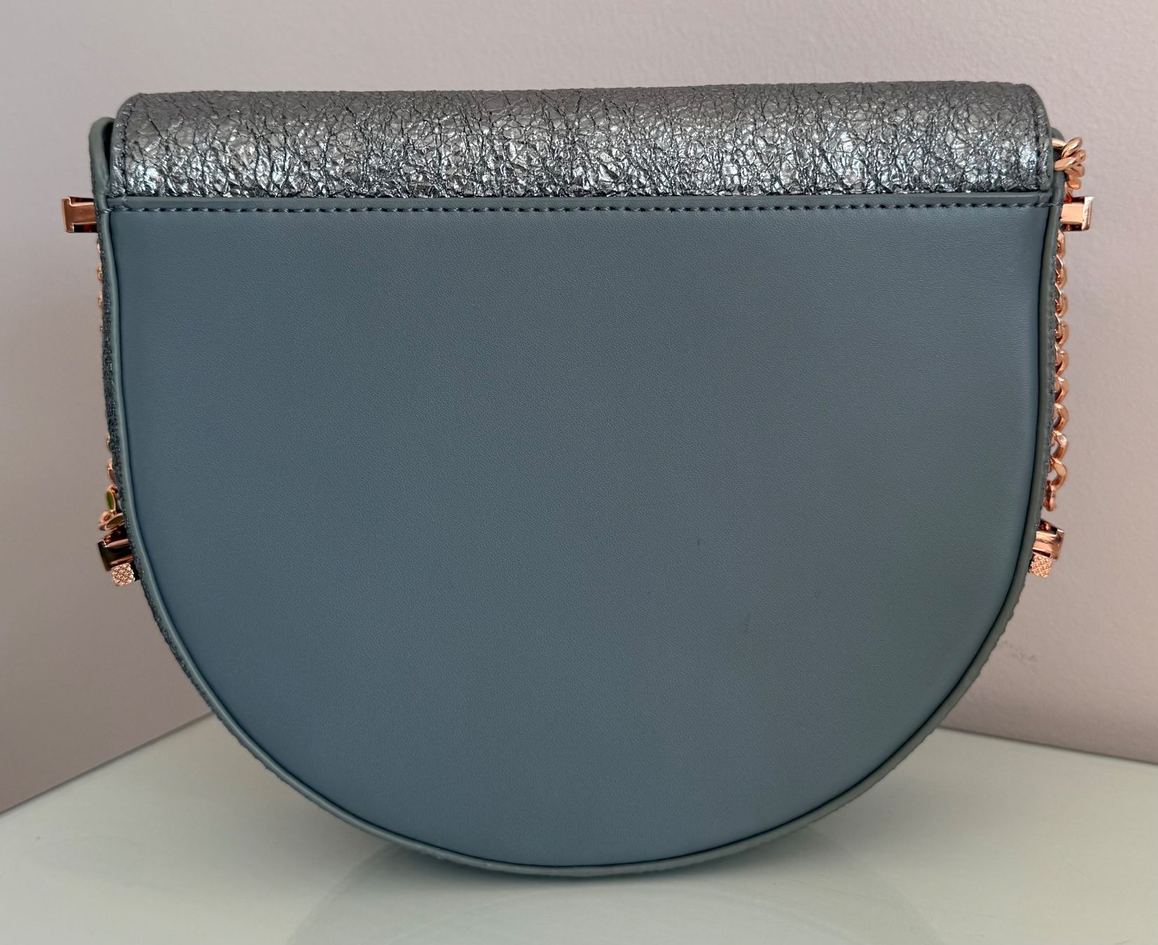 Ted Baker Taschen für Damen: Ted Baker Umhängetasche / glitzer-silber – Gebraucht aus Eichberg von Lolapop18 2