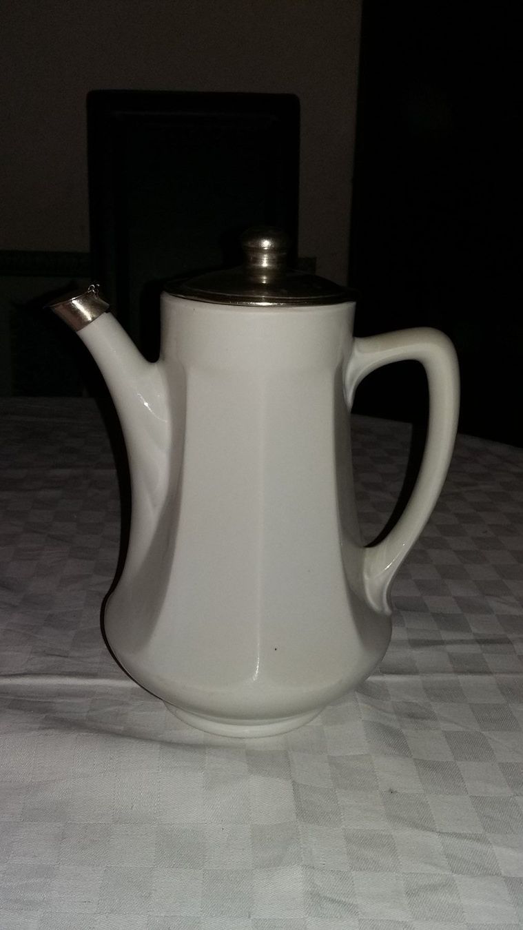 Teekannen: 1925 Swiss Langenthal Weiss Teekanne – Gebraucht aus Bern von Imamrashed 1
