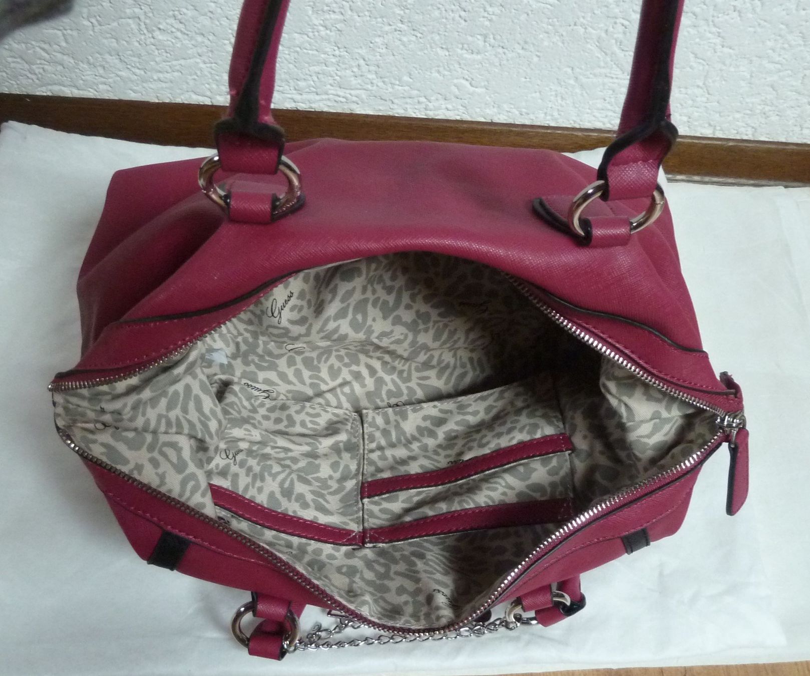 Guess Borse da donna: Authentische Guess-Handtasche. – Nuovo e nell'imballaggio originale da Lamboing venduto da Qtrica 3