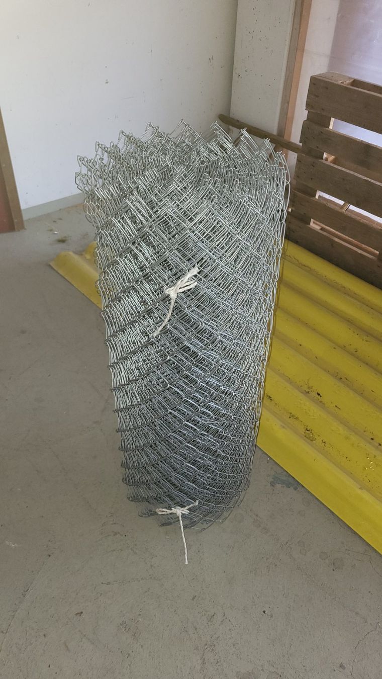 Zäune: Maschendrahtrolle ca. 1 Meter Höhe – Neu (gemäss Beschreibung) aus Andwil von cwi_b9s6