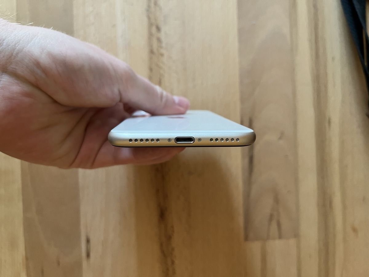 Apple Handys / Smartphones: IPhone SE 2022, Starlight 128GB – Neu (gemäss Beschreibung) aus Zürich von jon_zxh6 4